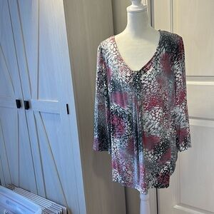 Chico’s Grey Pink Animal Motif Long Sleeve Tee Sz 3 (XL)